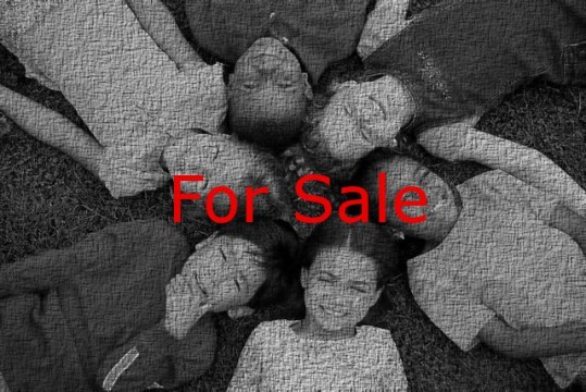 Casal chinês vende filhos para … jogar online!