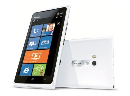 Nokia Lumia 900 já se encontra em comercialização