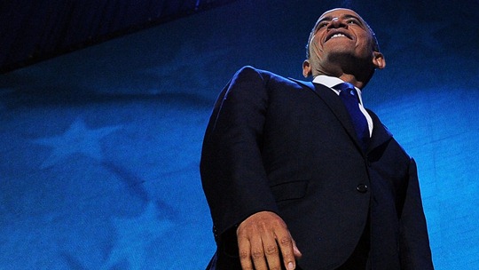 7nov2012---o-presidente-reeleito-dos-estados-unidos-barack-obama-sorri-depois-de-proferir-o-discurso-da-vitoria-no-quartel-general-de-sua-campanha-em-chicago-illinois-eua-onde-o-democrata-comecou-1352282725944_1920x1080