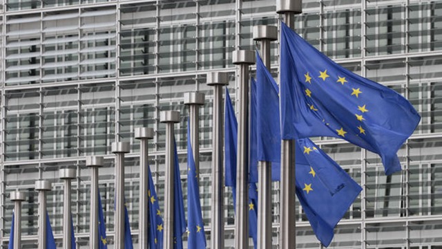 União Europeia pretende banir pornografia da Web