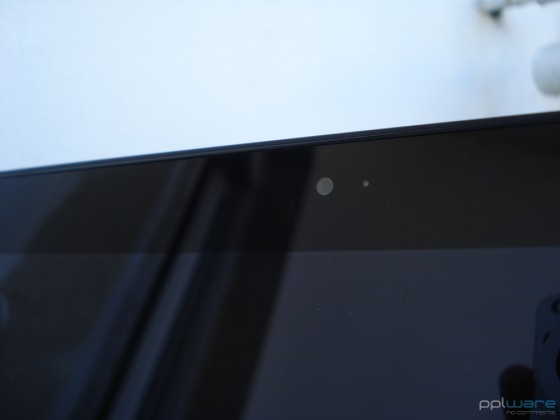 Câmara frontal de 0.9MP (720p).