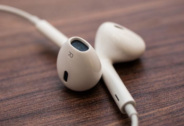 apple_headphones_1