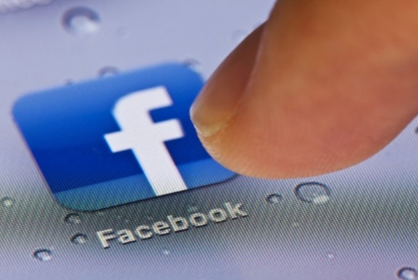 Falha do Facebook impede remoção de apps na interface móvel