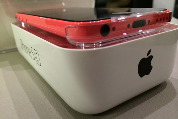 Apple poderá lançar hoje o iPhone 5C de 8GB
