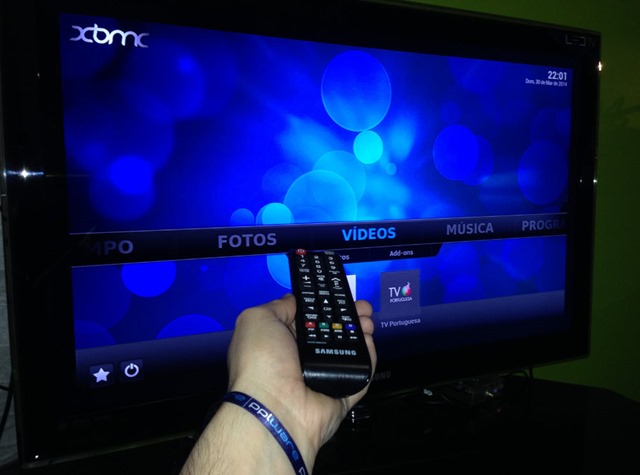 Use o comando da TV para controlar o XBMC