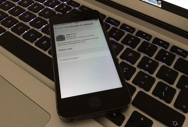Apple lança o iOS 7.1.1 com várias correcções
