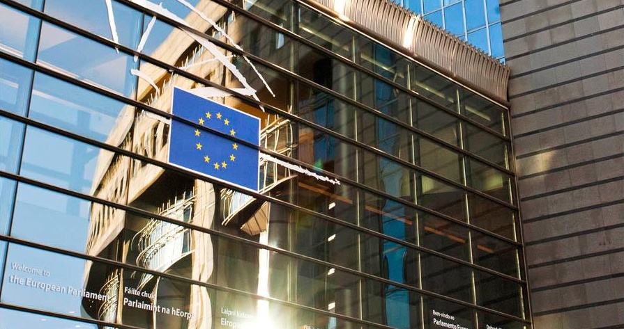 Deputados europeus aprovam fim de roaming para Web