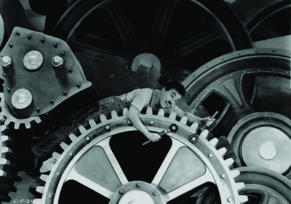 still-of-charles-chaplin-in-timpuri-noi-(1936)-large-picture
