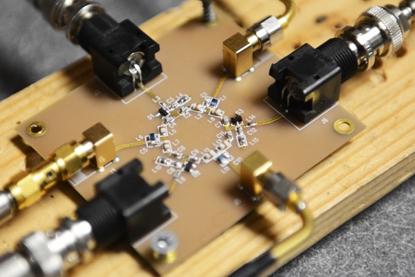 Alu-radio-wave-circulator