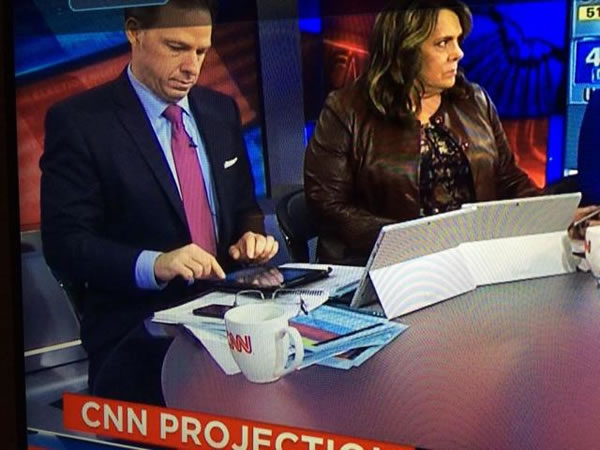 CNN usa o Microsoft Surface como suporte do iPad