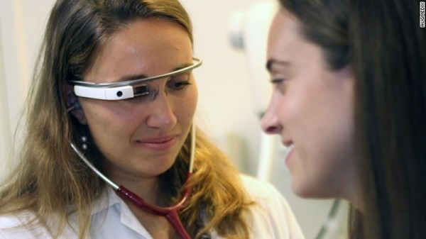 Imagem: CNN Google Glass no trabalho