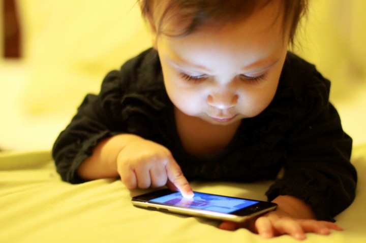 Ainda não falam… mas já sabem mexer no smartphone!
