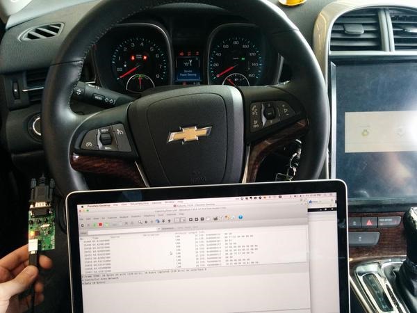 CANtact: Placa electrónica diz-lhe se o seu carro é seguro