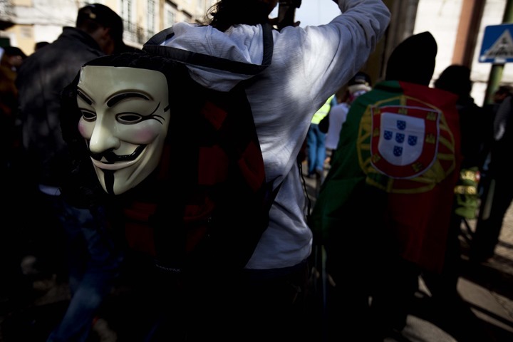 25 de Abril: Anonymous Portugal revelam vários dados pessoais