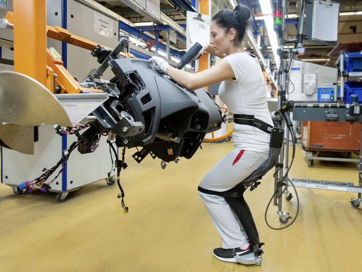 Audi utiliza exoesqueletos na linha de produção