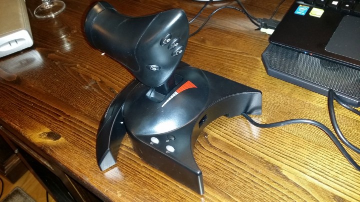 Joystick Thrustmaster T-Flight HOTAS X_pplware (1)