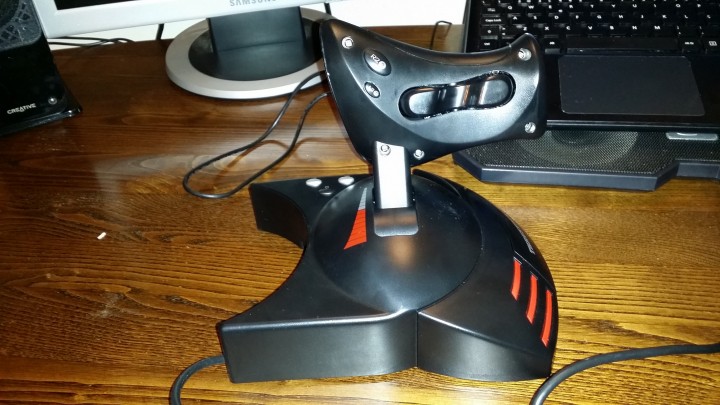 Joystick Thrustmaster T-Flight HOTAS X_pplware (2)