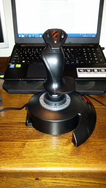 Joystick Thrustmaster T-Flight HOTAS X_pplware (4)