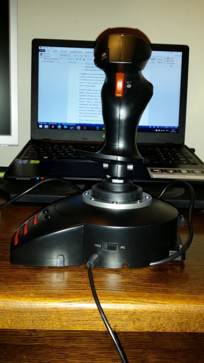 Joystick Thrustmaster T-Flight HOTAS X_pplware (5)