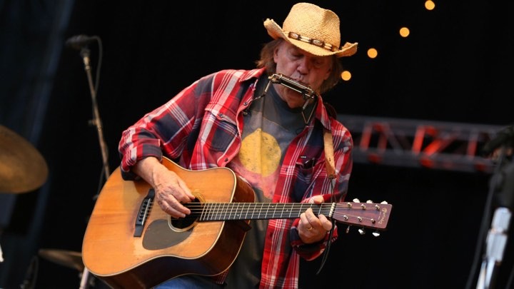 Neil Young removeu as suas músicas dos serviços de Streaming