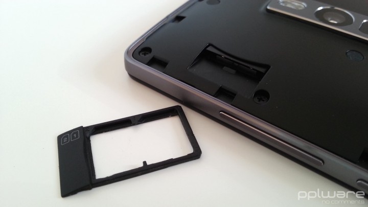 OnePlus 2 - Slot para cartões SIM