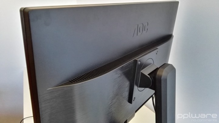 Monitor AOC - Traseira e grelha de colunas