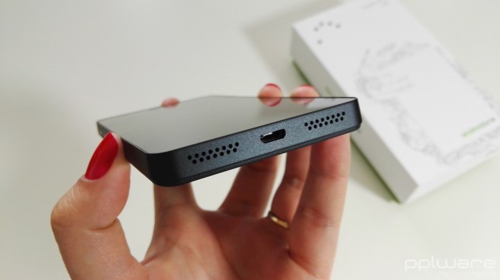 bq Aquaris A5.4 - Grelha de áudio e porta microUSB