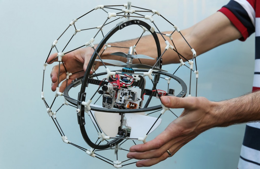 Gimball – Drone dentro de uma gaiola que chega a locais incríveis