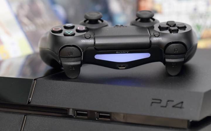 Hackers já conseguem correr Linux na PlayStation 4