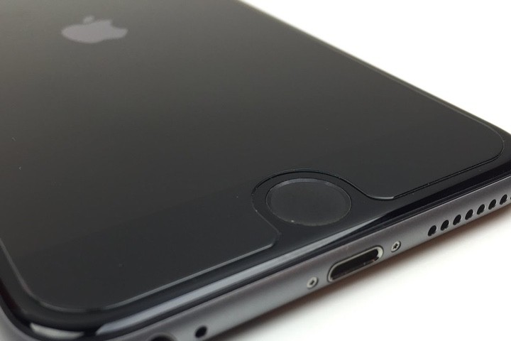 Protectores de ecrã: Apple está a usar máquina para os aplicar