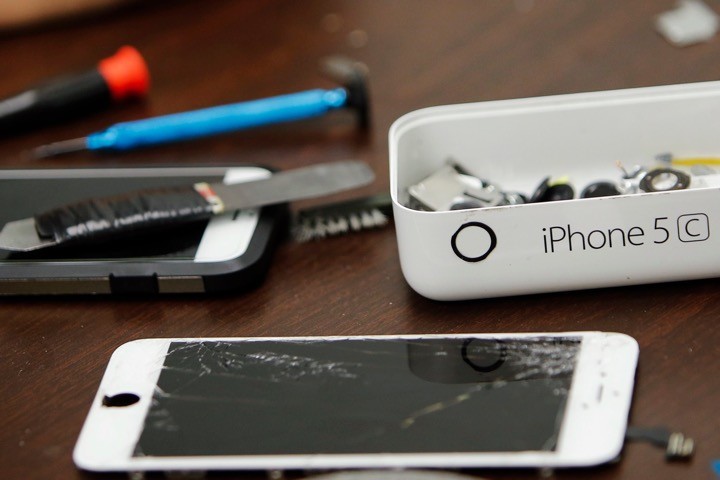 Técnicos da Apple despedem-se se tiverem de desbloquear iPhone