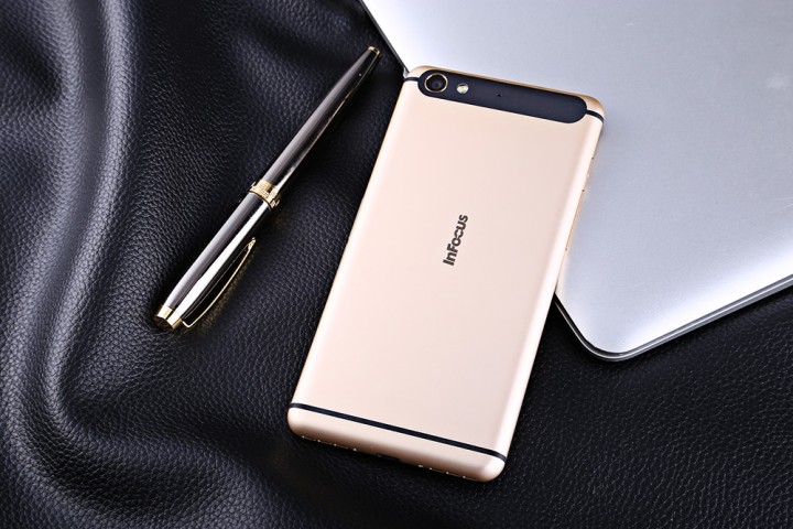 InFocus M560: um smartphone a preço de saldo