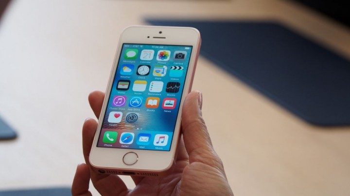 iPhone SE bate iPhone 6s e Galaxy S7 no teste de stress à bateria
