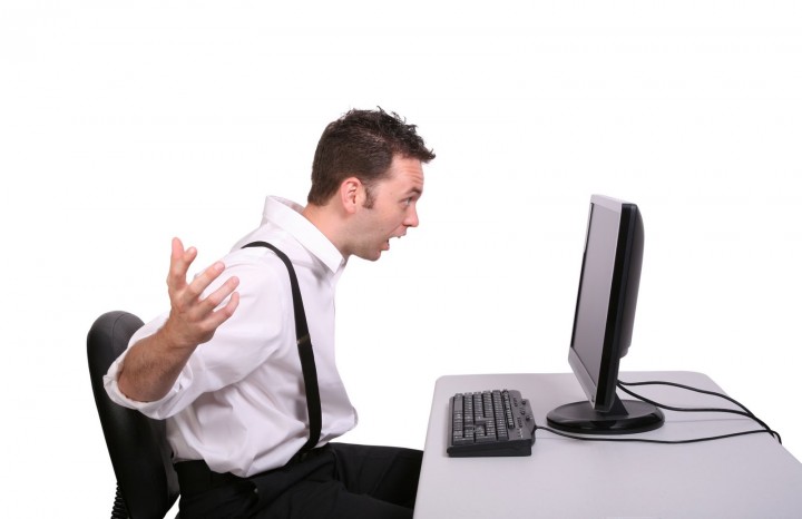 Homem apaga toda a empresa da Internet por acidente? É mentira!