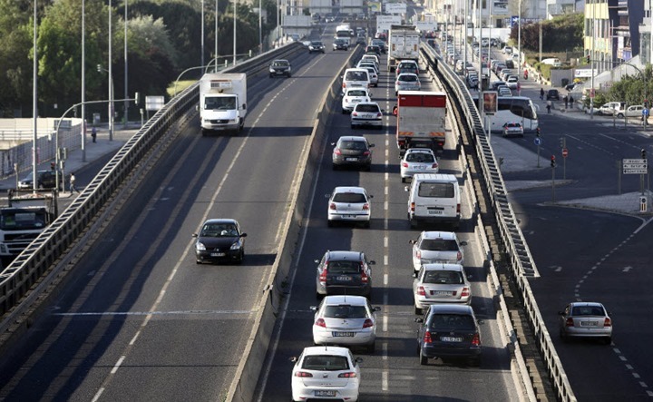 CO₂: comparação das emissões indiretas dos carros elétricos com os de combustão