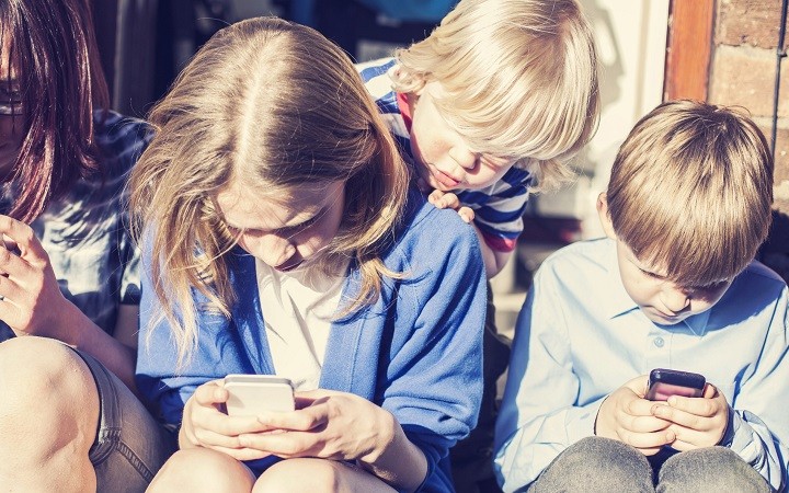 Crianças recebem o seu primeiro smartphone aos 10 anos