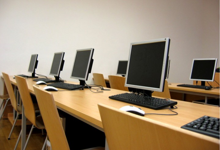Computadores dentro da sala da aula? Afinal não é boa ideia