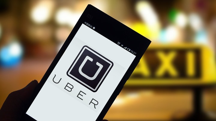 Taxis vs Uber: Só os paranóicos sobrevivem