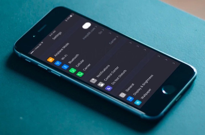 O iOS 10 tem um “dark mode” escondido e pronto a ser usado
