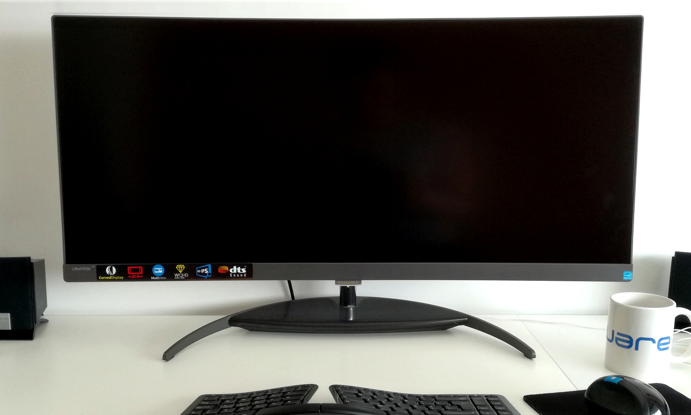 Unboxing: Ecrã LCD UltraWide curvo de 34″ da Philips