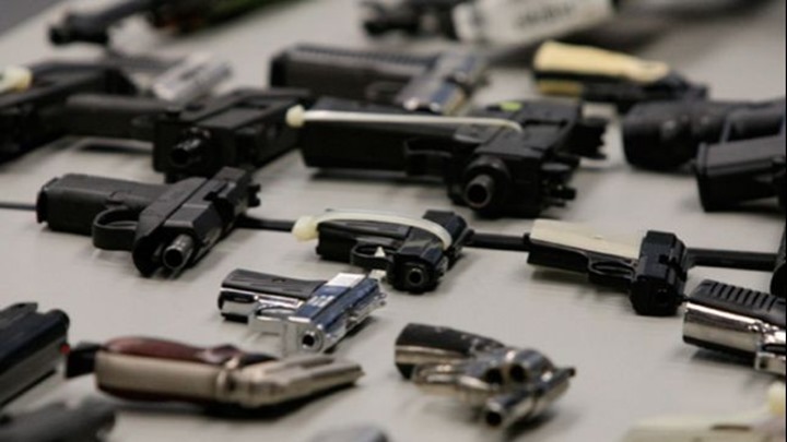 PJ apreende várias armas que foram compradas via Internet