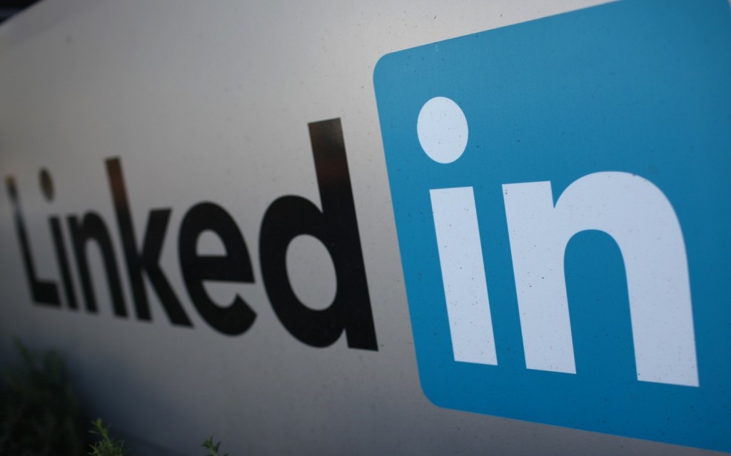 Rússia quer banir LinkedIn das lojas de apps da Google e Apple