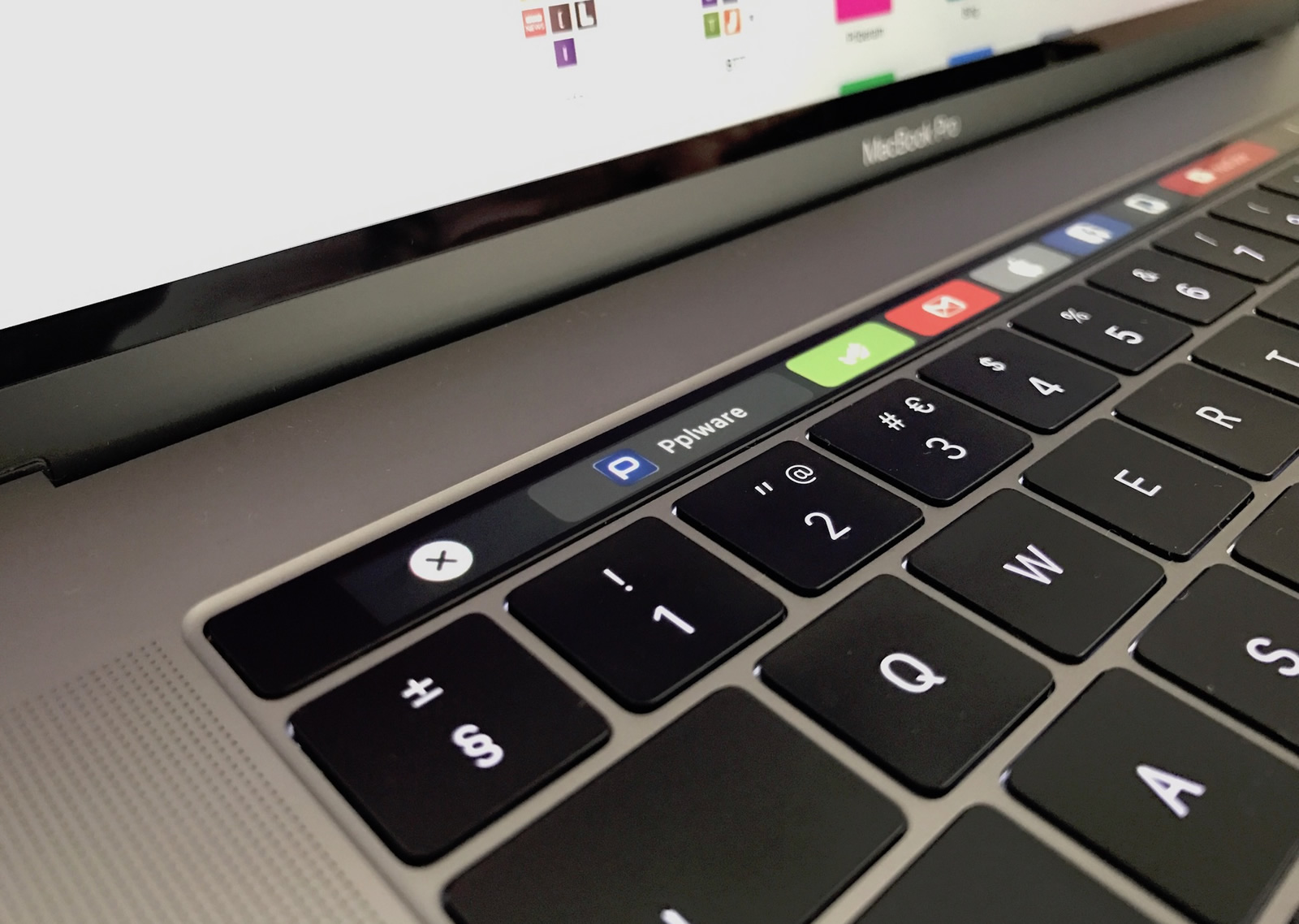 Os MacBook Pro com Touch Bar estão a ser banidos dos exames