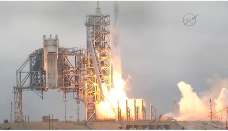 SpaceX lança com sucesso Falcon 9