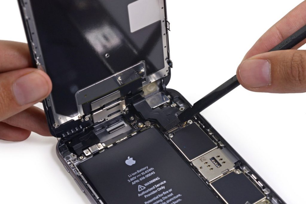 Apple não quer os seus equipamentos reparados por terceiros