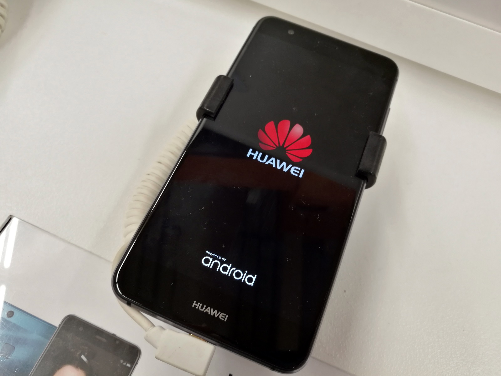 Huawei P10 Lite já chegou ao mercado português