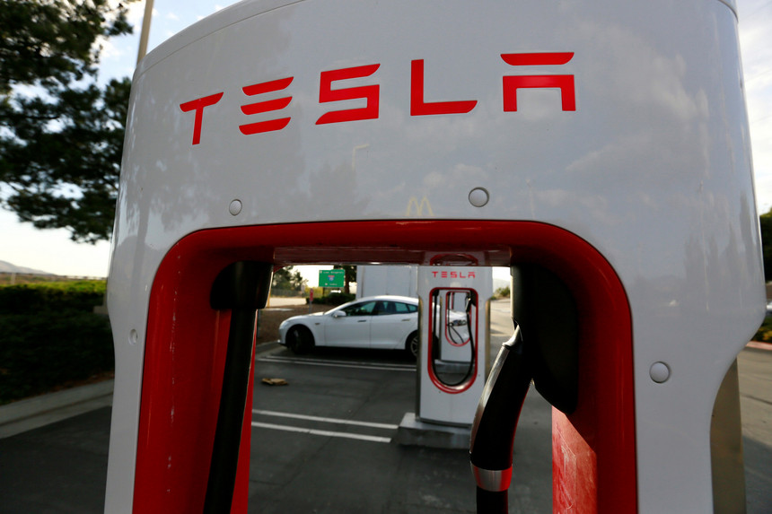Tesla abre loja “pop-up” no Porto