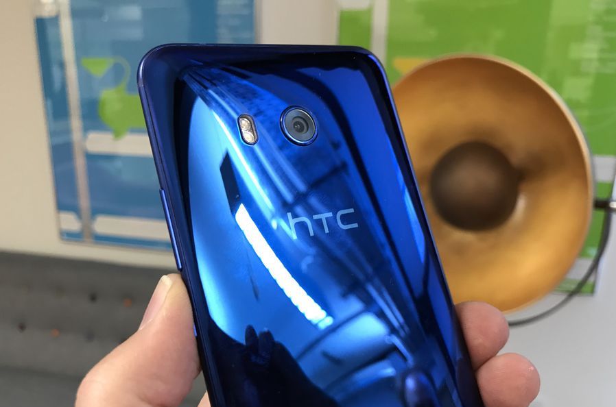 HTC U11 ganha à concorrência nos testes de bateria