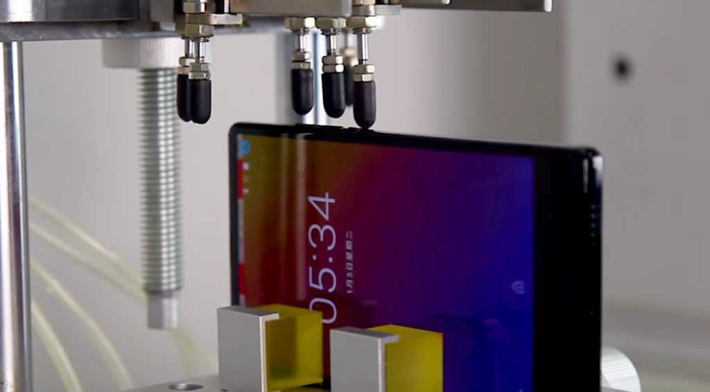 Será que um smartphone (quase) sem margens é frágil?