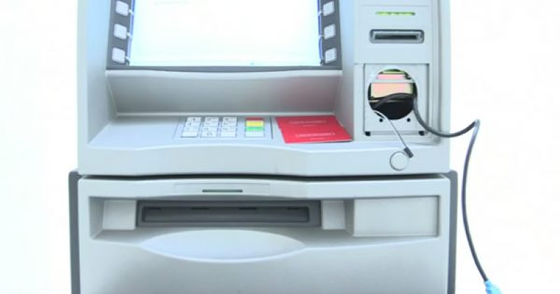 Vídeo: ATM “hackeada” em 5 minutos dá dinheiro “à borla”